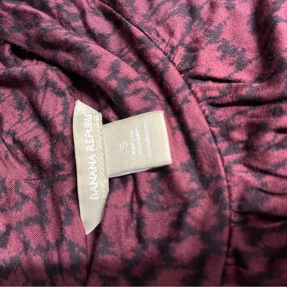 Like new Banana Republic size small tank. Navy & maroon leopard print. 28” long - Picture 7 of 8